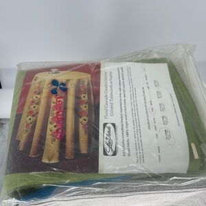 Leewards Floral Tablecloth Set